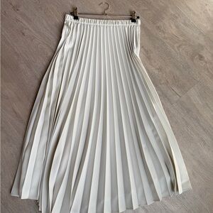 Uniqlo Cream midi Pleated Skirt